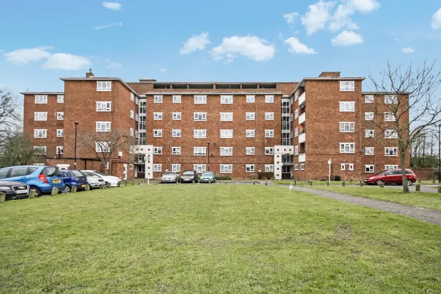Old Ruislip Road, Northolt, UB5, photo 1