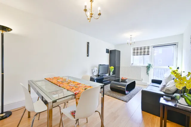 Photo 2 — 113 Conistone Way, London