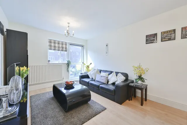 Photo 3 — 113 Conistone Way, London