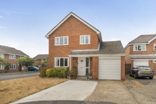 Bissley Drive, Maidenhead, photo 1