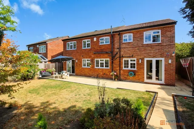 Thurlow Close, Oadby, LE2, photo 2