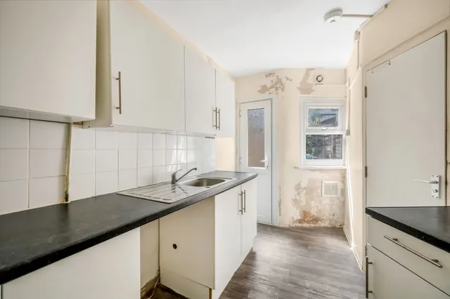 Chaplin Road, London, NW2, photo 3
