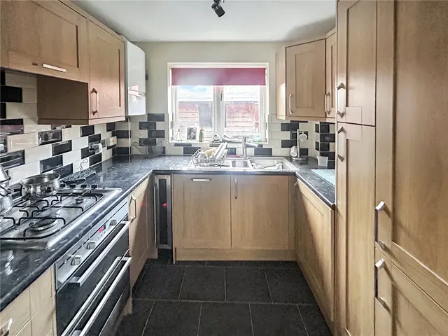 Photo 3 — Simmons Court, Wellesbourne, Warwick, Warwickshire, CV35