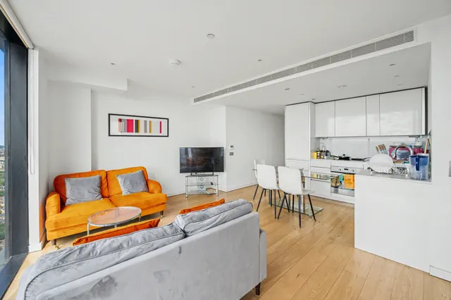 Photo 3 — Apartment 4002, The Strata, 8 Walworth Road, London
