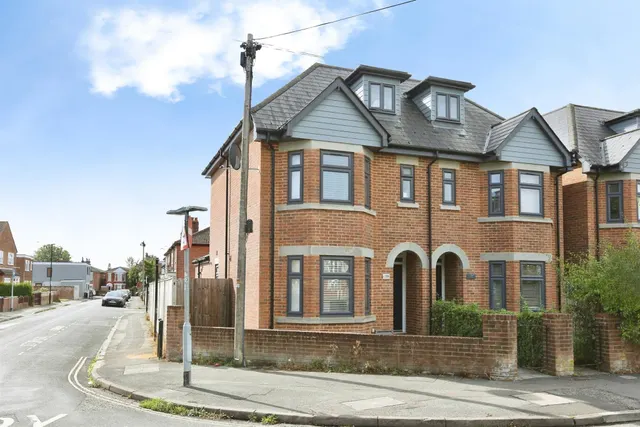 Waterloo Road, Southampton, SO15, photo 1