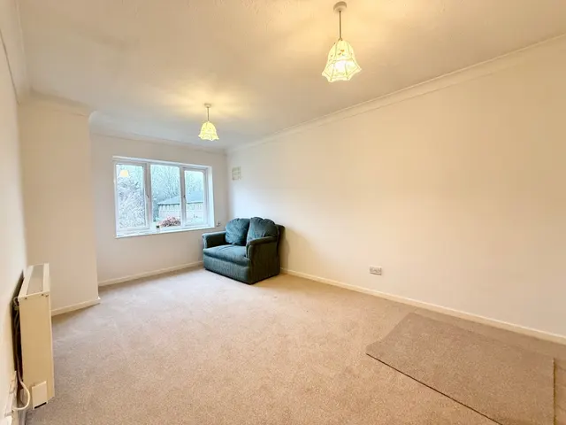 Orchid Court Albany Place, Surrey Egham, TW20, photo 2