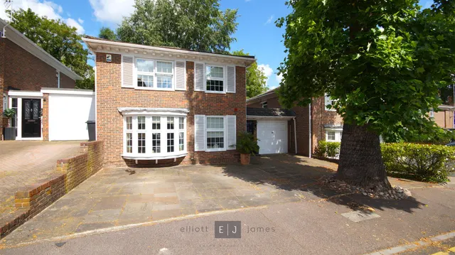 Hazelwood, Loughton, photo 1