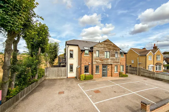 Luton Road, Harpenden, Hertfordshire, AL5 3DU, photo 1