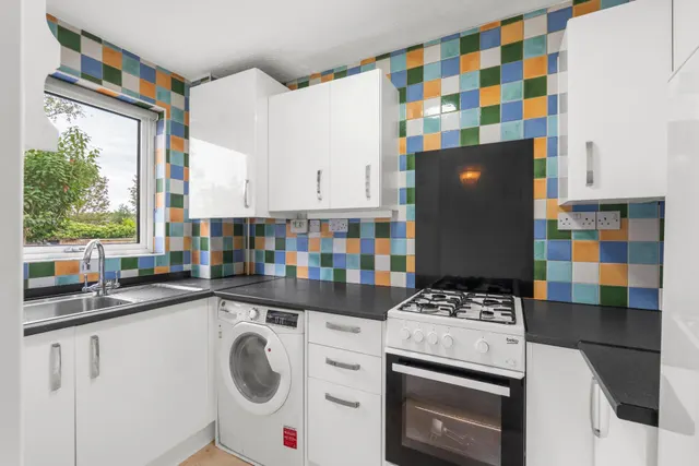 Walnut Tree Close, Stevenage, SG2, photo 2
