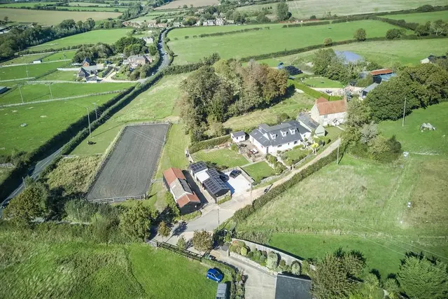 St. Johns Road, Wroxall, PO38, photo 1