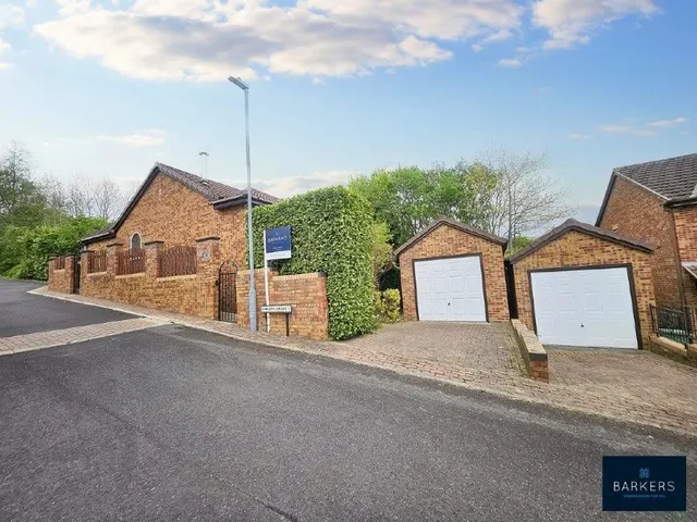 Heath Grove Soothill, Batley WF17 6RE, photo 1