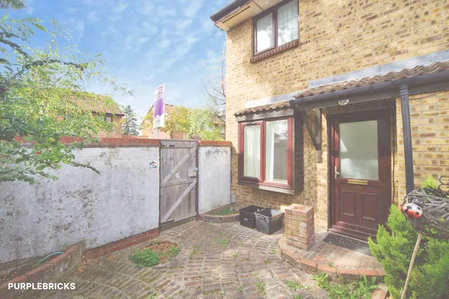 Fiennes Close, Dagenham, RM8, photo 1