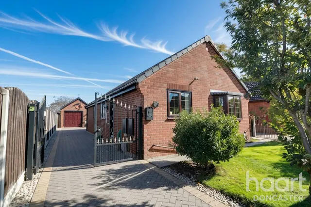 Broadwater Drive, Dunscroft, DN7, photo 1