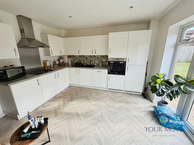 Photo 3 — Carsington Drive, Tunstall, Stoke-on-Trent, Staffordshire, ST6