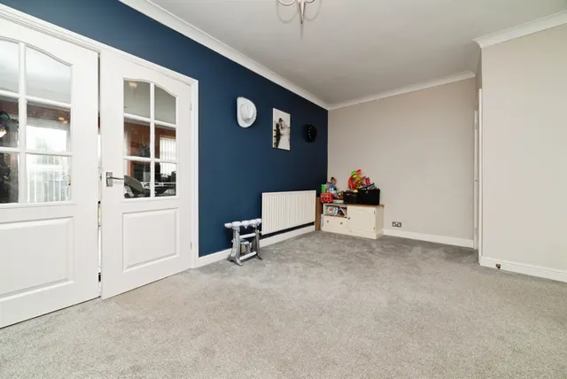 Bernadette Avenue, Hull, HU4, photo 2