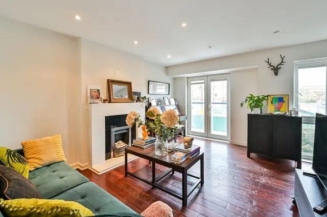 12 Burcher Gale Grove, London, photo 1