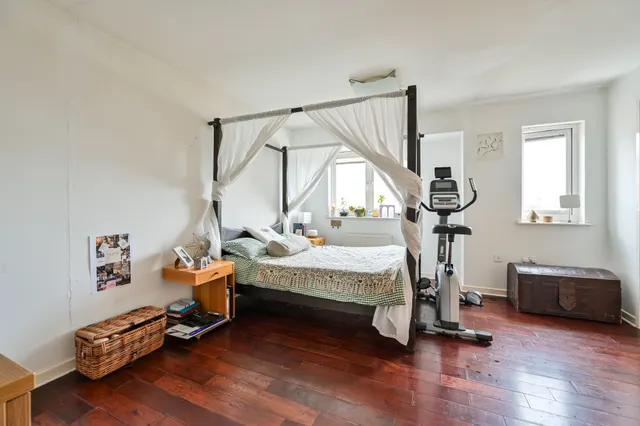 Photo 3 — 12 Burcher Gale Grove, London