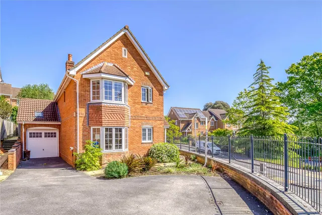 Winston Avenue, Branksome, BH12, photo 1