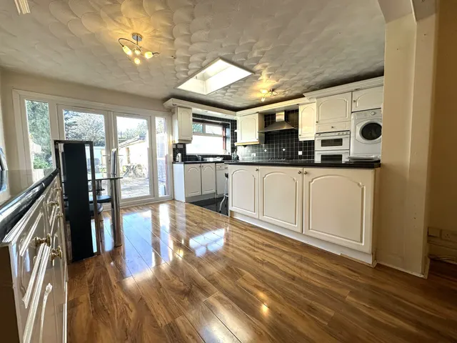 Photo 2 — Worton Way, Isleworth