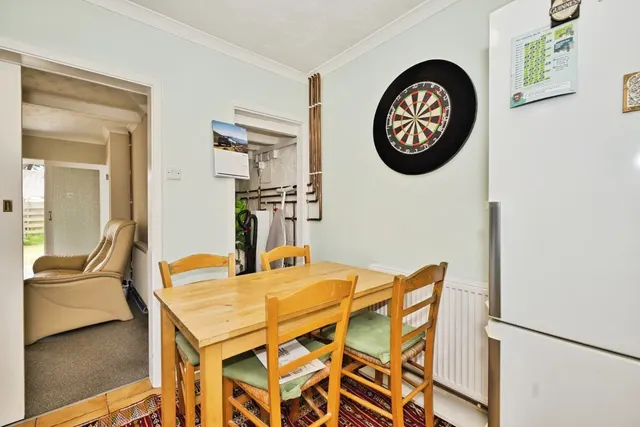 Tellis Cross, Yeovil, BA22, photo 2