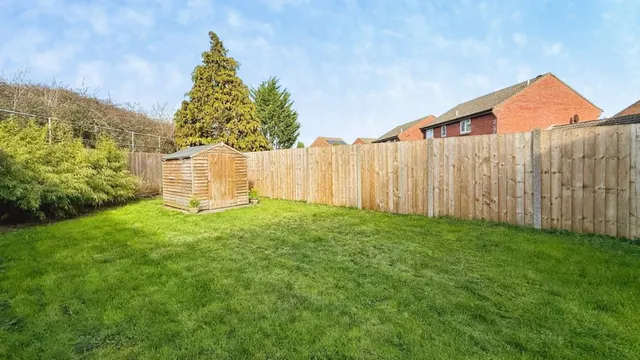 Phipps Close, Westbury, BA13, photo 2