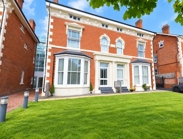 Warwick Road, Solihull, B92, photo 1