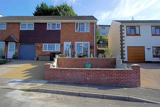 Ravens Court, Neath, SA11, photo 1