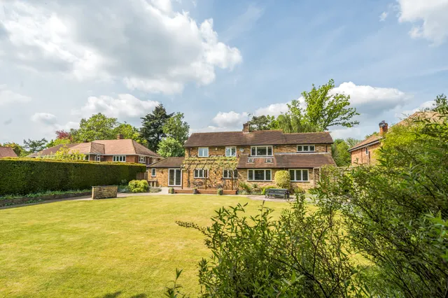 Photo 2 — Chiltern Hill, Gerrards Cross, SL9