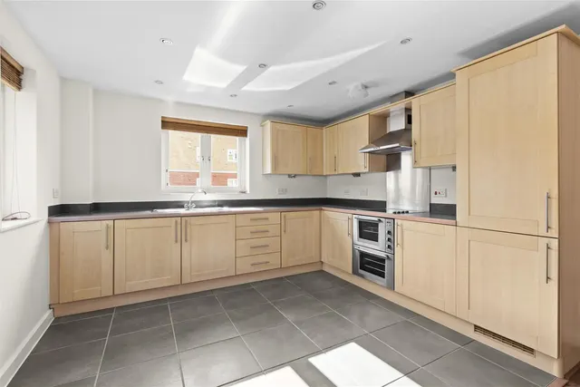 Mathews House Tadros Court, High Wycombe, HP13, photo 3