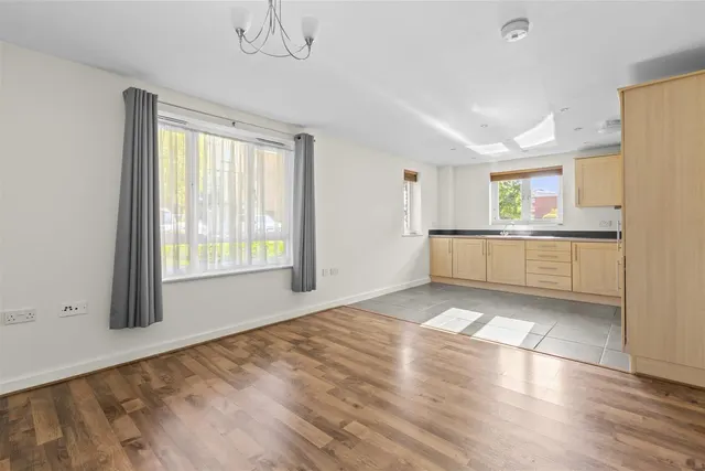 Mathews House Tadros Court, High Wycombe, HP13, photo 2