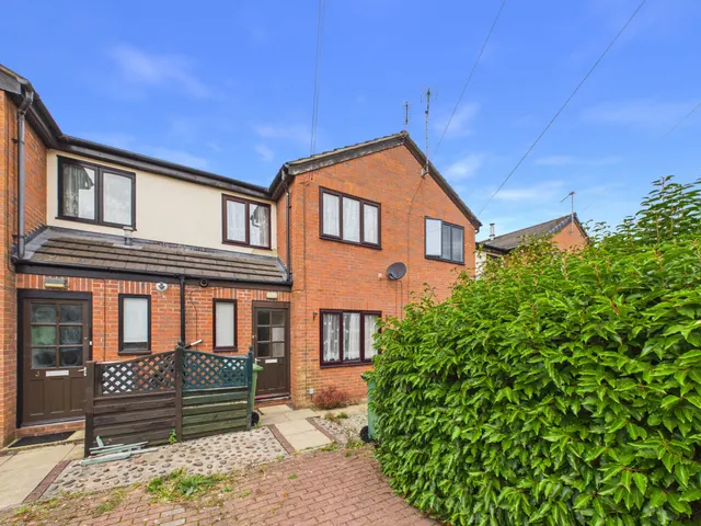 Maple Drive, Charlton Kings, Cheltenham, GL53 8PA, photo 1