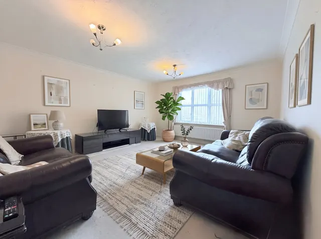 Riverview Gardens, Cobham, KT11, photo 1
