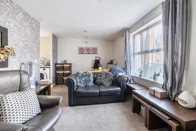 Freestone Way, Corsham, SN13, photo 2