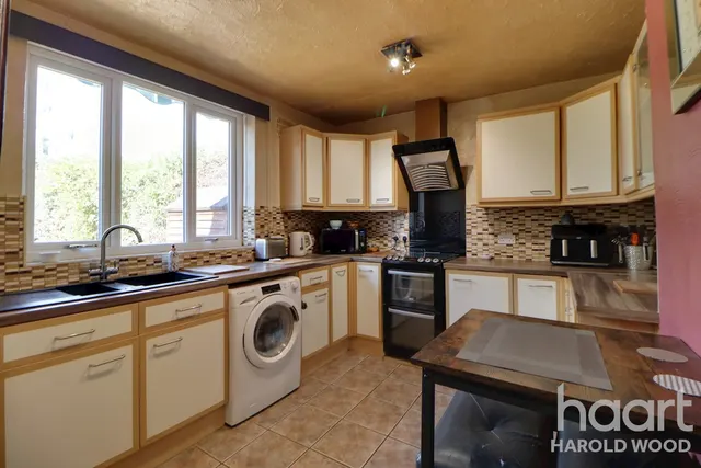 Kettering Road, Harold Hill, RM3, photo 3