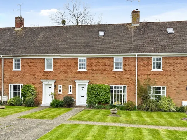 TENTERDEN, photo 1