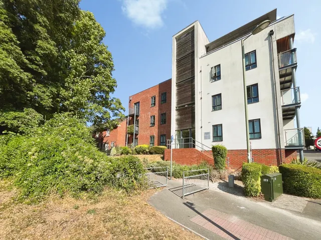 Sinclair Drive, Basingstoke, Hampshire, RG21 6AF, photo 1