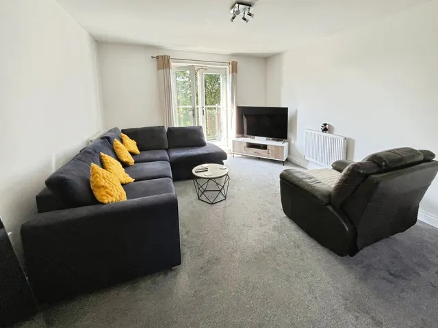 Photo 3 — Sinclair Drive, Basingstoke, Hampshire, RG21 6AF