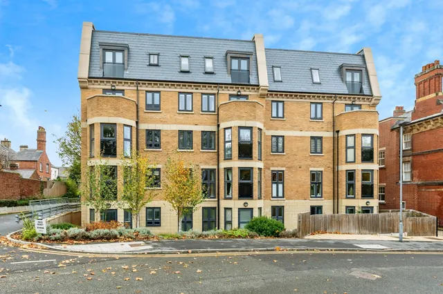 Berneslai Close, Barnsley, photo 1
