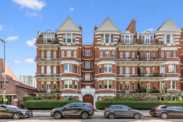 Prince of Wales Drive, London, SW11, photo 3