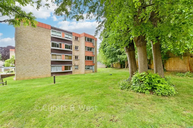 White Lodge Close, Sutton, SM2, photo 2