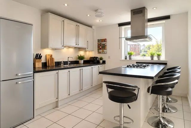 Victoria Way, Woking, GU21, photo 2