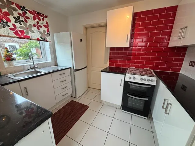 Huntsman Way, Dawley, photo 3
