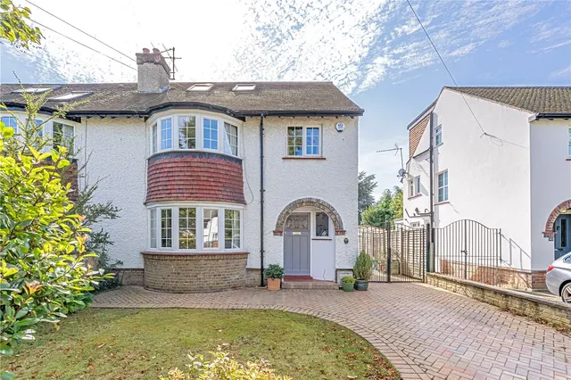 Courtlands Avenue, Hampton, TW12 3NS, photo 1