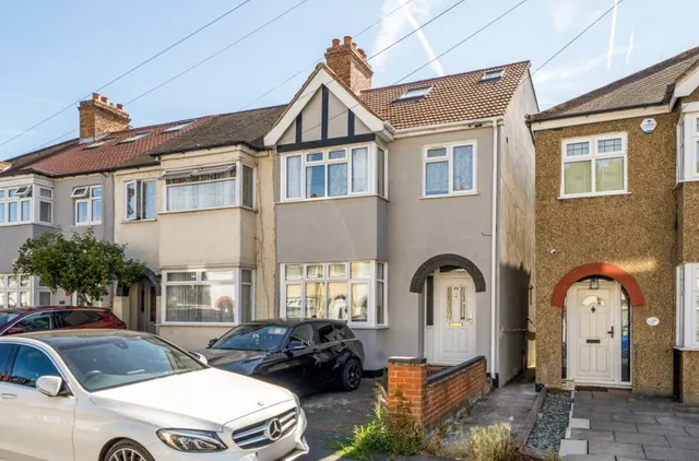 Morden Gardens, Mitcham, CR4, photo 1