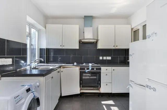 Morden Gardens, Mitcham, CR4, photo 2