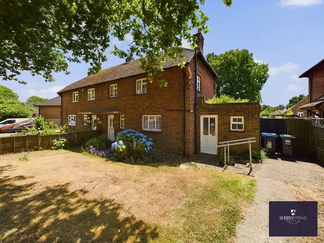 Photo 2 — Wolfs Wood, Oxted RH8 0HJ