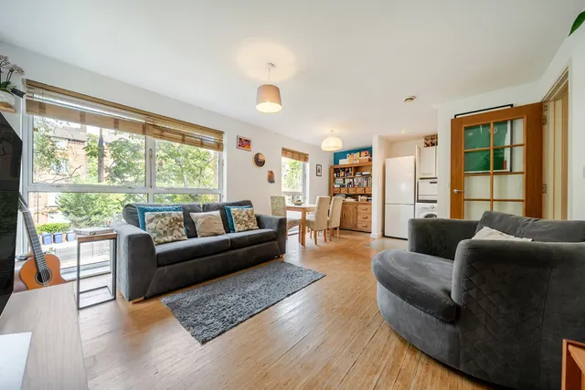 Highwood Close, SE22, photo 1