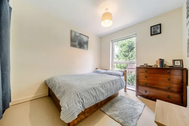 Photo 3 — Highwood Close, SE22