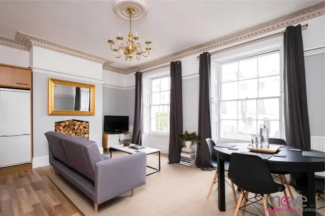 Photo 2 — Flat 2, 102 London Road, Cheltenham, GL52 6HJ