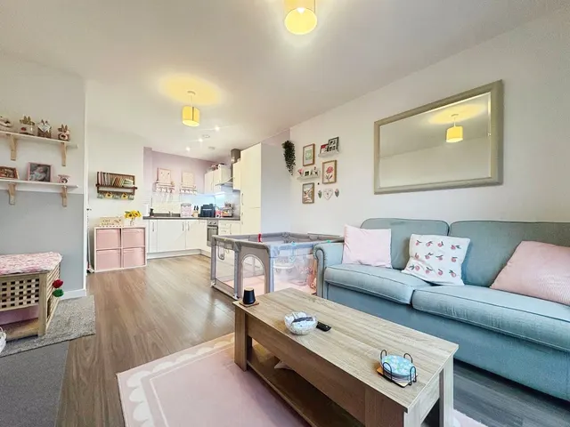 Cambridge Place, Farnham, GU9, photo 2